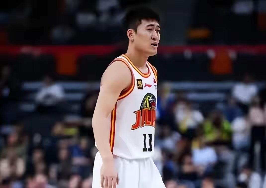 这就热闹了，CBA四强赛还没打完，网上就爆出了一个三方大交易的消息。吉林男篮送出