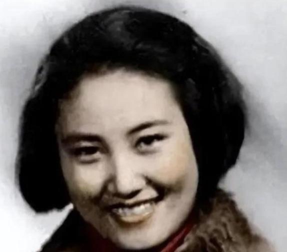 1975年，沈阳刑场，一名中年女子枪决前，被人用手术刀割断喉管，旁人都以为她罪大