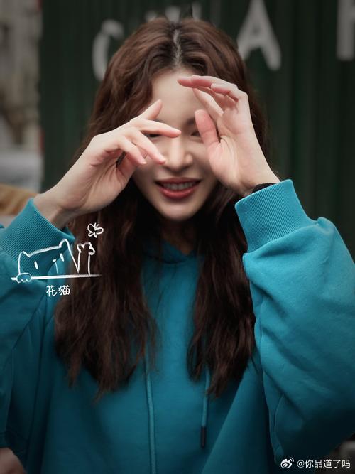 钟楚曦拿了金鸡女配之后，资源直接更上一层楼了！她本来资源就很不错，拿完奖先是进了