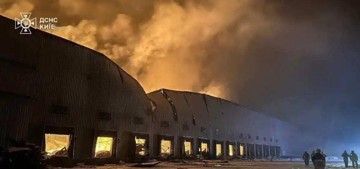 信号极度危险！面对6小时的狂轰滥炸，整个北约指挥部竟然死一般的寂静。很多人以为，