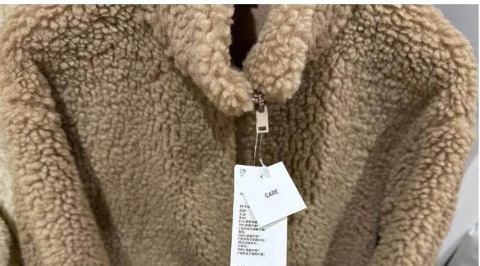 古人穿的是绫罗绸缎锦绣纱，现代人是聚酯纤维带火花，可乐雪碧娃哈哈。古人说，