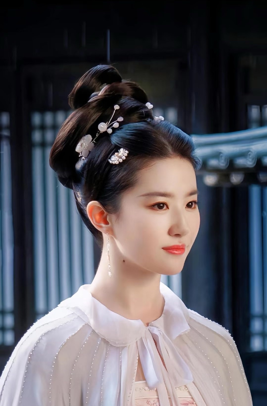 白鹿《莫离》的梳头就是很明显的汪涵手法，头上的梳篦结合几部剧看基本都一模一样。P