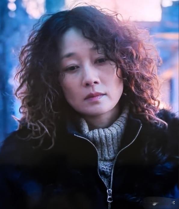 看《余红旧事》，马伊琍肉眼可见地衰老。《我的前半生》那会尚有中年人的轻盈感，如今