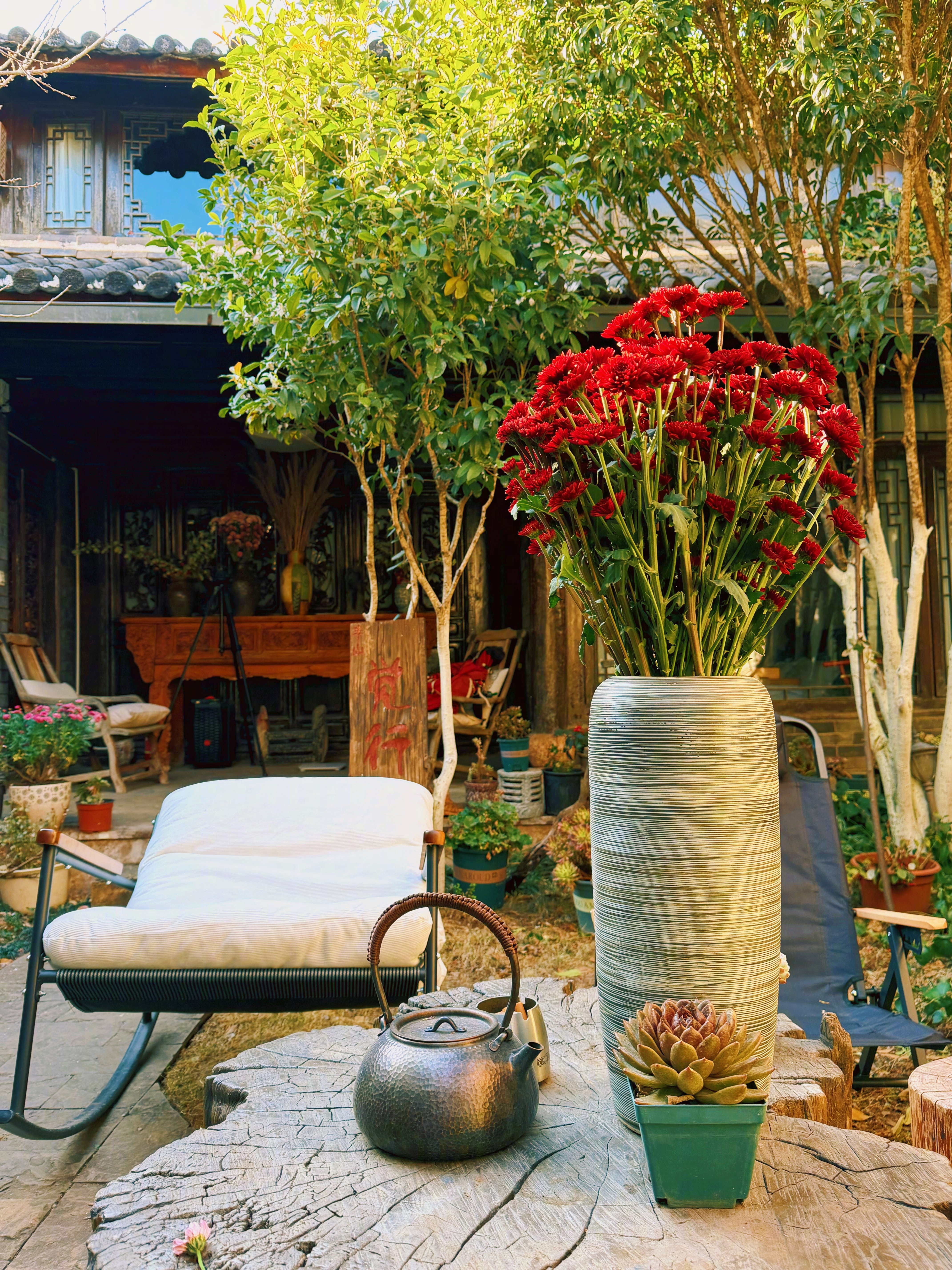 审美，背后的逻辑是语言。语言的丰富+精准的语言，决定对于美的叙事所能抵达的境界。