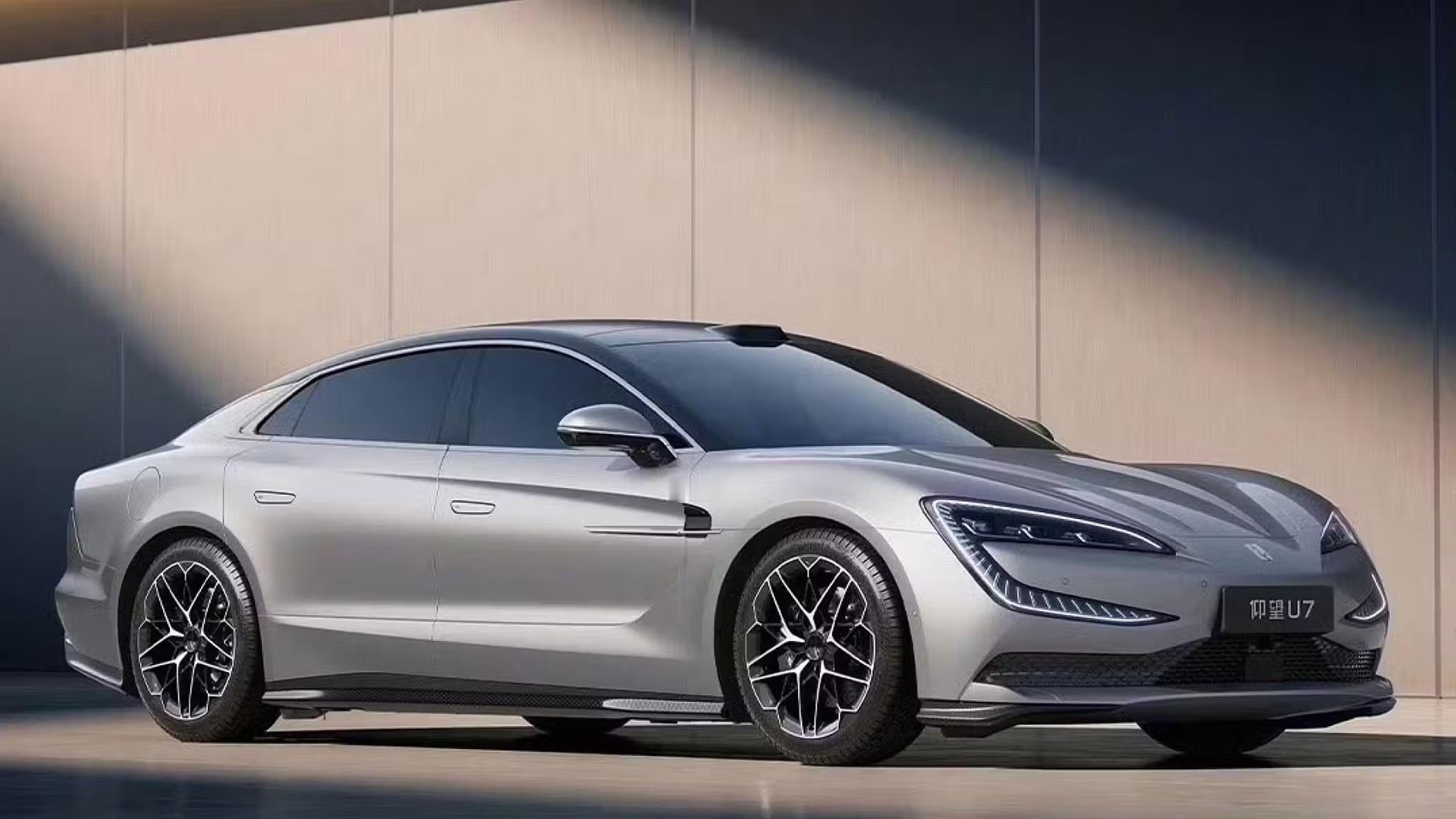 比亚迪研发全新的水平对置四缸发动机，插电混动系统专用。276马力380牛米2.0