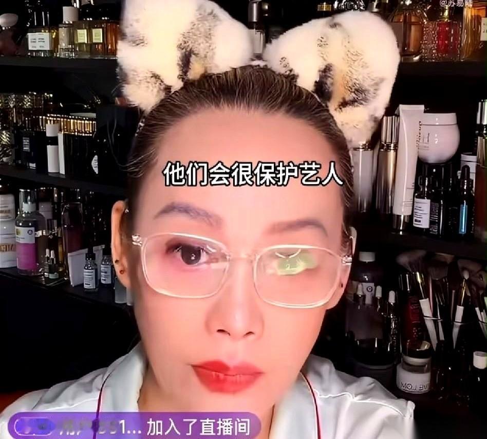 8月25日晚上的直播里，宁静直接掀了娱乐圈的一张底牌。她没藏着掖着，开口就甩出