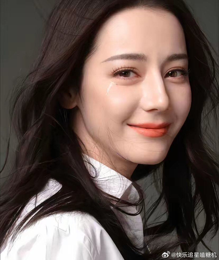 热巴这次真的要急哭了团队所有人都到巴黎了只有热巴自己跑到迪拜中转，热巴今天是真的