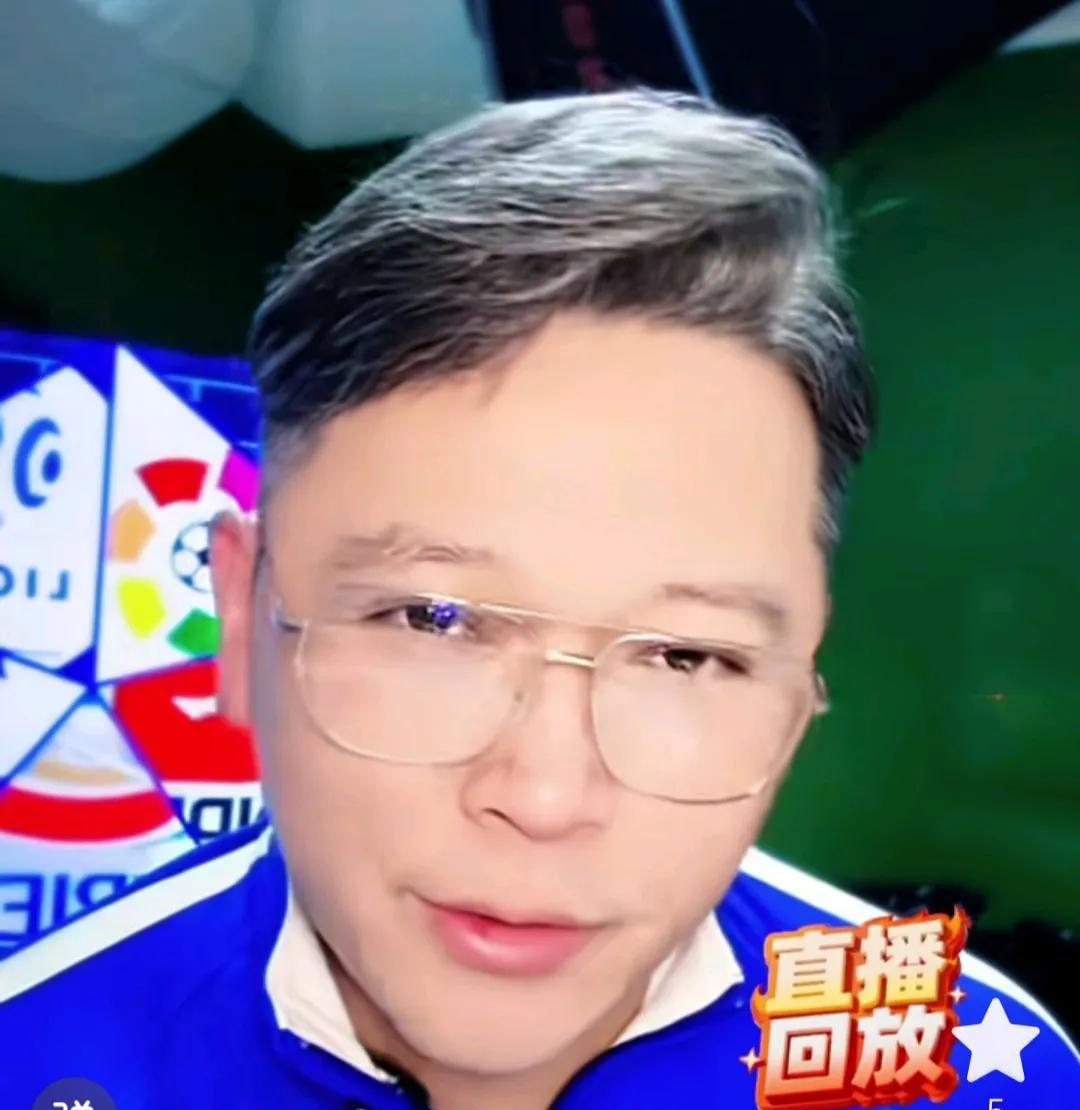 国少队名单里，混进了几个“外行”教出来的孩子。董路和足球圈老人的那次争吵，被曝