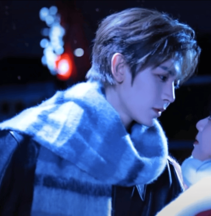 来个人把侯明昊就这样打包扔进现偶行不行？？？