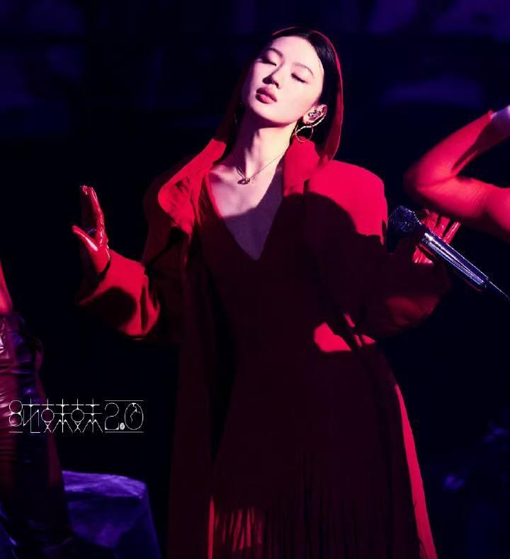 查了一下单依纯的歌单，此次演唱会有12首翻唱歌曲，网络平台收藏量最多的歌曲，大多