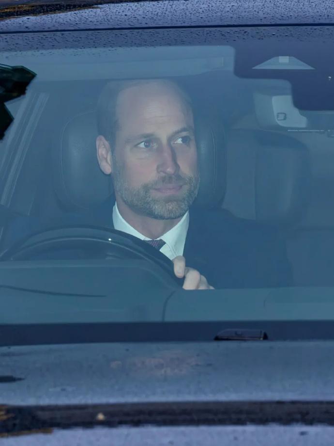 乾坤未定，哈里王子或将成为黑马，威尔士亲王威廉王子失去王位？哈里王子一直在指责