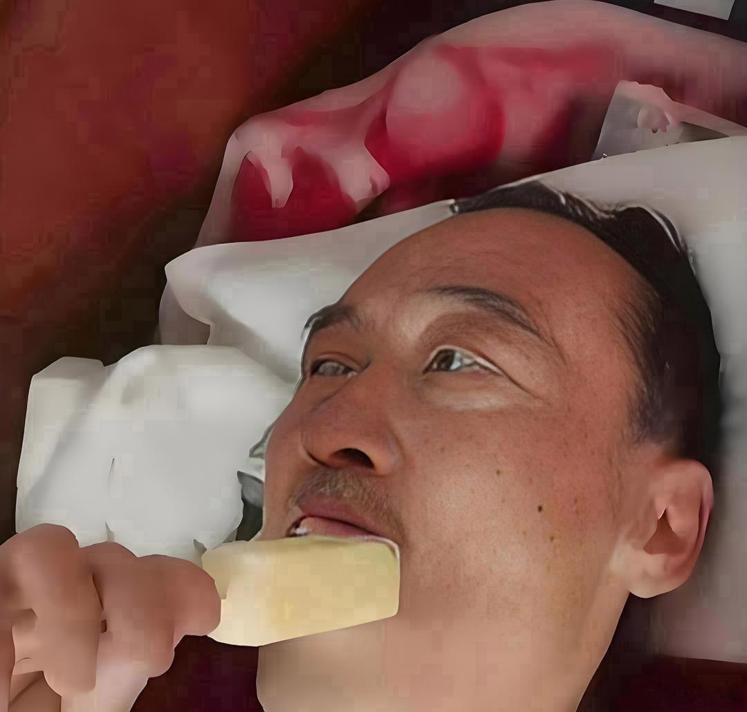 有个男的肺癌晚期，才做完化疗，突然特想吃根冰糕。老婆劝他：肺癌吃不了凉的，吃了怕