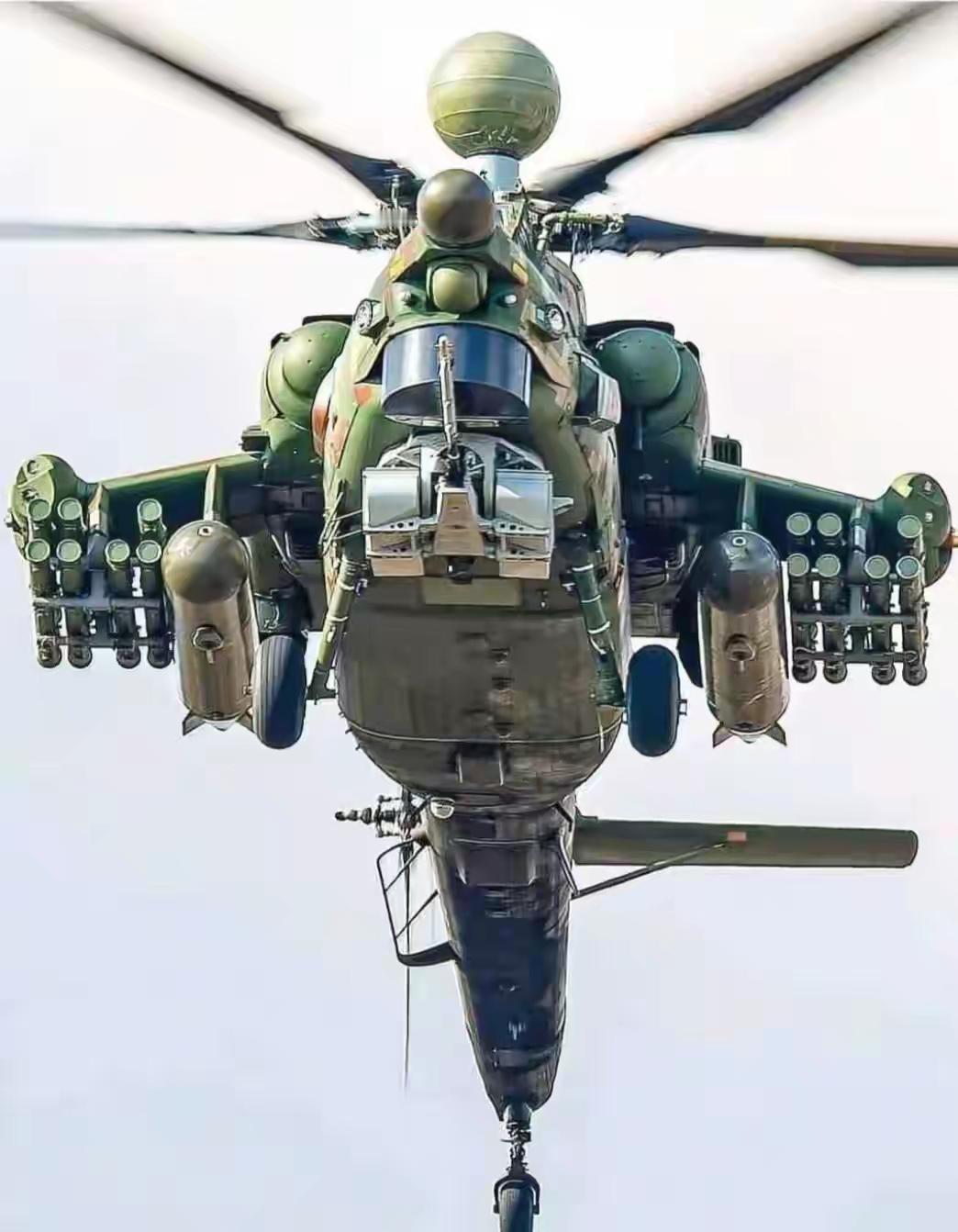 米28重型武装直升机，和美军阿帕奇同级别。“重装甲，重火力，高生存”，绰号“夜空