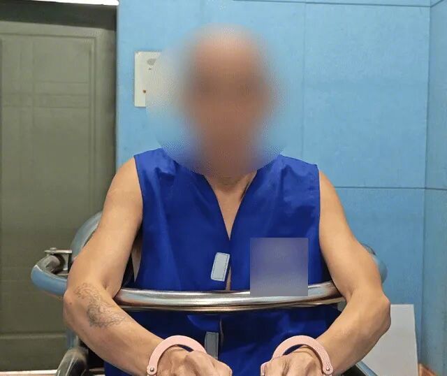 #男子潜逃深山21年语言功能退化#【男子杀人后逃进深山21年，刮强台风时缩进石缝