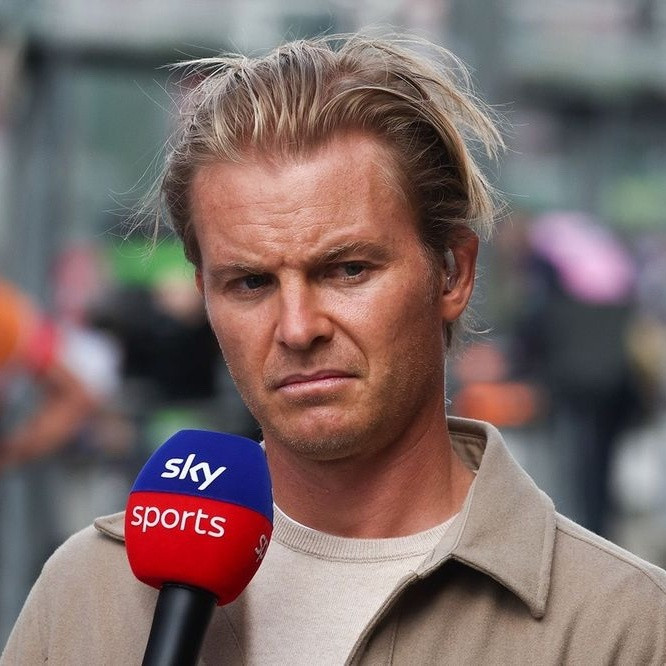 罗斯伯格评汉密尔顿来了👇“在他的整个职业生涯中，我们从未见过这种情况，现在在法