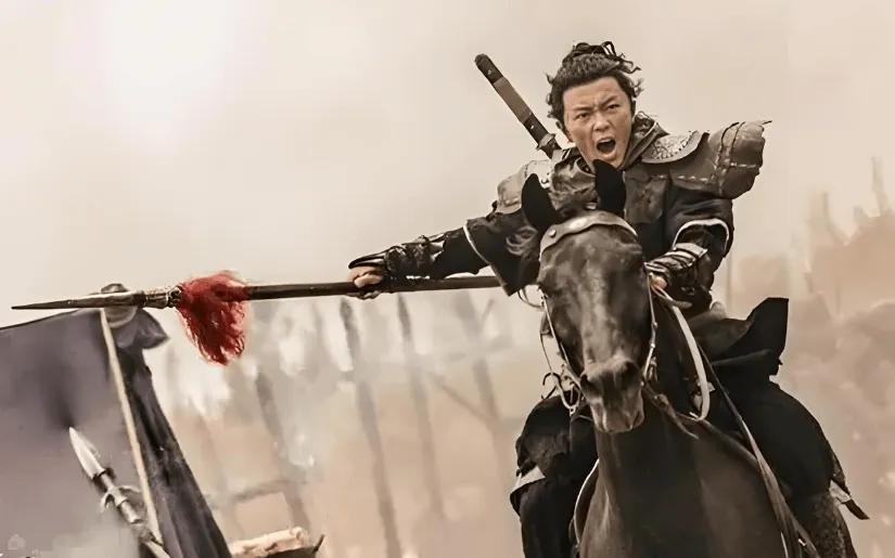 绍兴三十二年，一支约五十人的骑队趁夜奔袭，直插金兵大营，营中驻有数万人马。目标只
