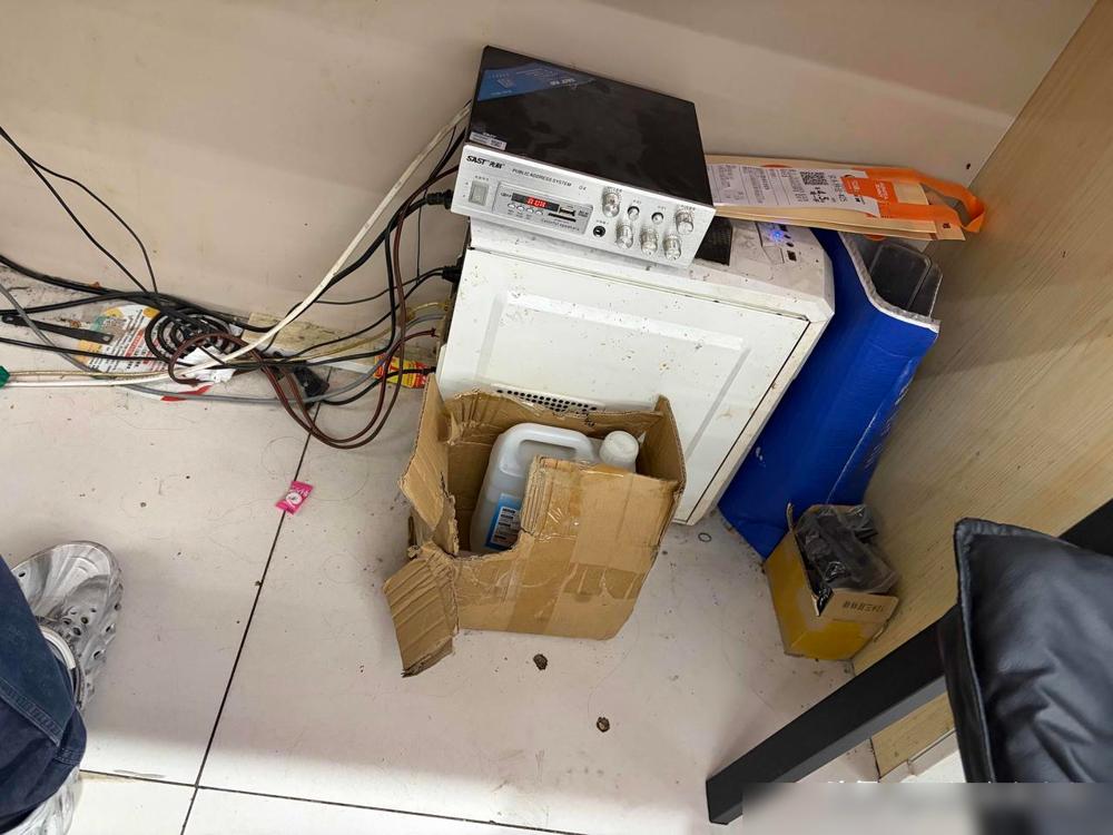 说真的，往后真不能小瞧同行啊[捂脸哭][捂脸哭][捂脸哭]。电脑没声音，楼下师傅折