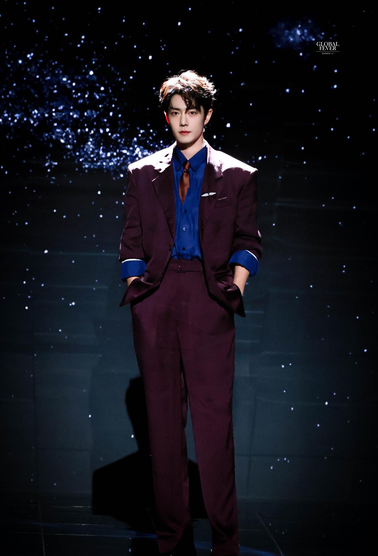 说句实话，微博之夜那晚，全场的妖魔鬼怪，都不如肖战一个“不知所措”的手势来得真实