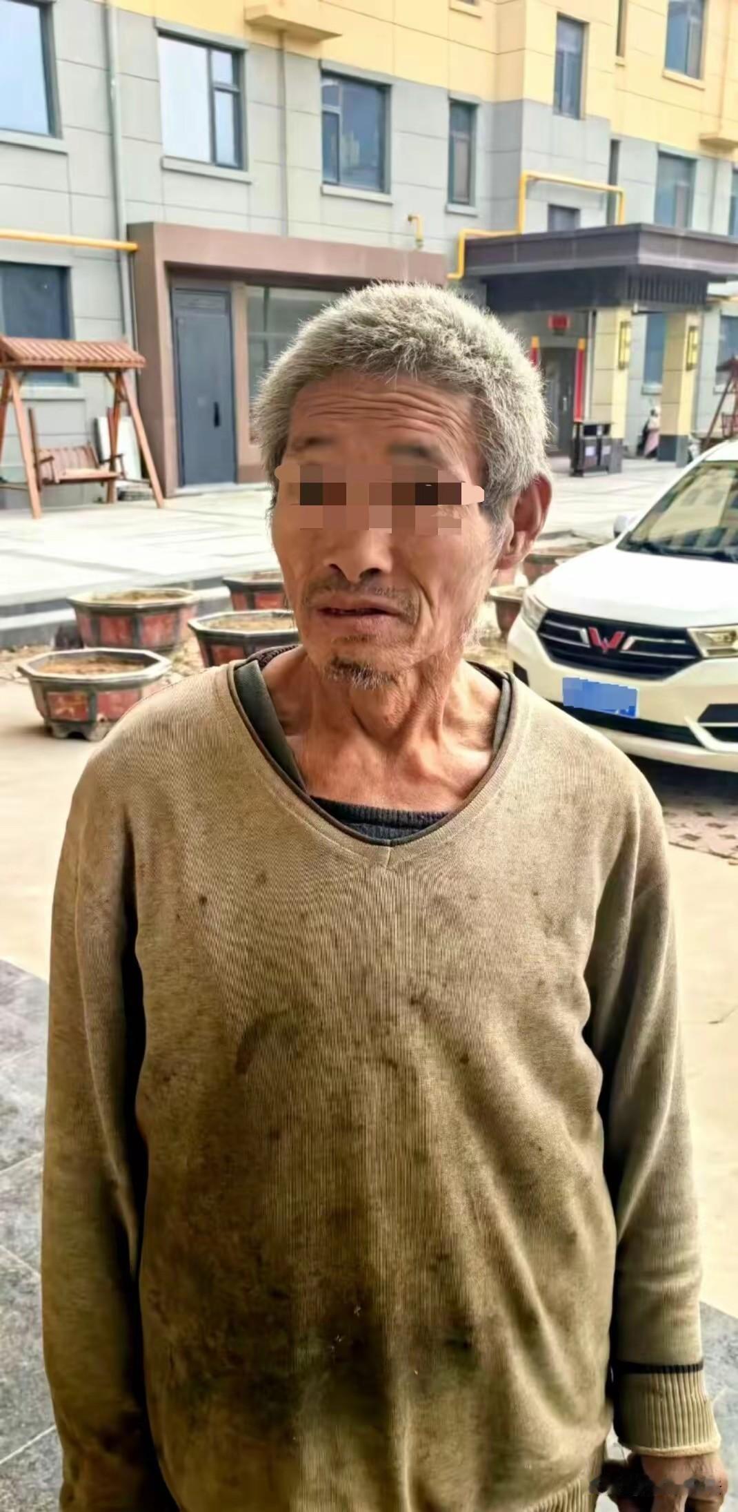 四川，男子的妻女被人贩子拐走，他踏上寻找的路，却被熟人带到煤窑打工，后在搅拌厂一