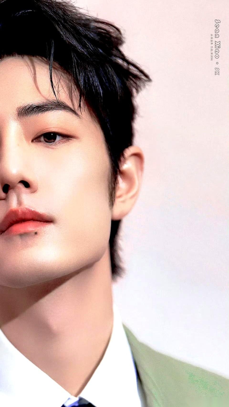 肖战新剧的棚还没搭起来，熟悉的剧本就已经开演了。第一幕，准时上演。挑一个八竿子