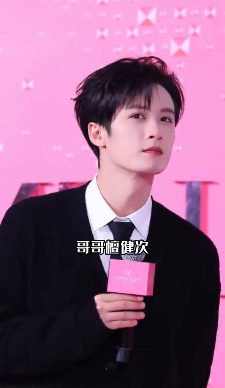 顶流明星的妹妹，竟然活成了我们最羡慕的样子。檀健次16岁拿全国冠军，从舞者到顶