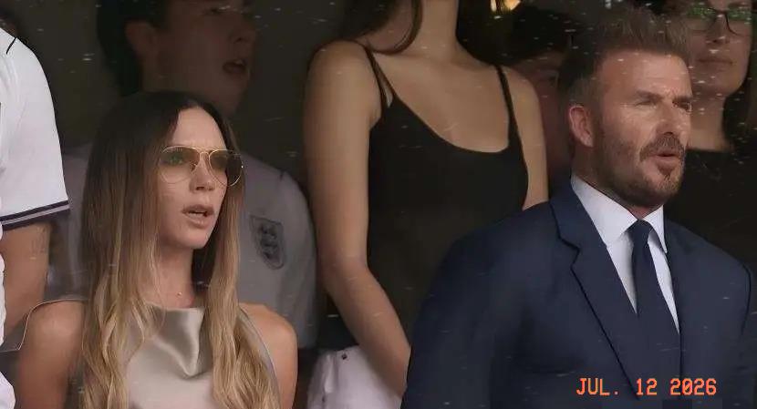 英格兰与挪威的四分之一决赛，小贝夫妇来到现场观战，镜头上扫过，引起外界关注。