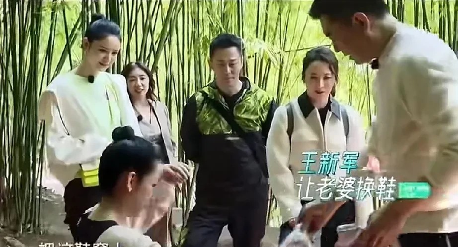 哈哈，撒娇女人最好命！蒋勤勤的羡慕都要溢出屏幕了，早期参加《妻子》，秦海璐半道