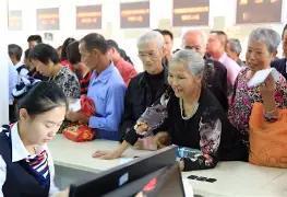 10月1日，人社部与财政部正式公布关于2026年调整退休人员基本养老金的通知文件