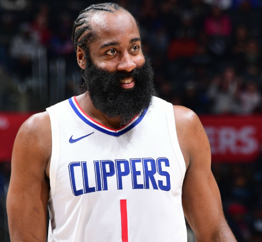 哈登带伤上场还是打了全场最长时间前二场哈登手刚骨折，就想上场，被球队劝退，这场