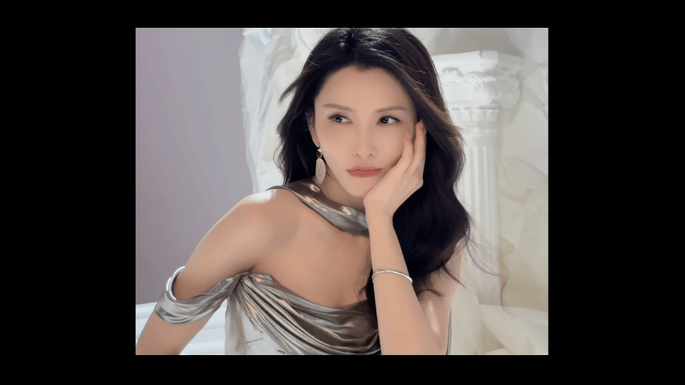 徐洁儿徐洁儿神女执剑徐洁儿五公神图有了谁能不为徐洁儿这组五公写真心动！银调礼裙勾