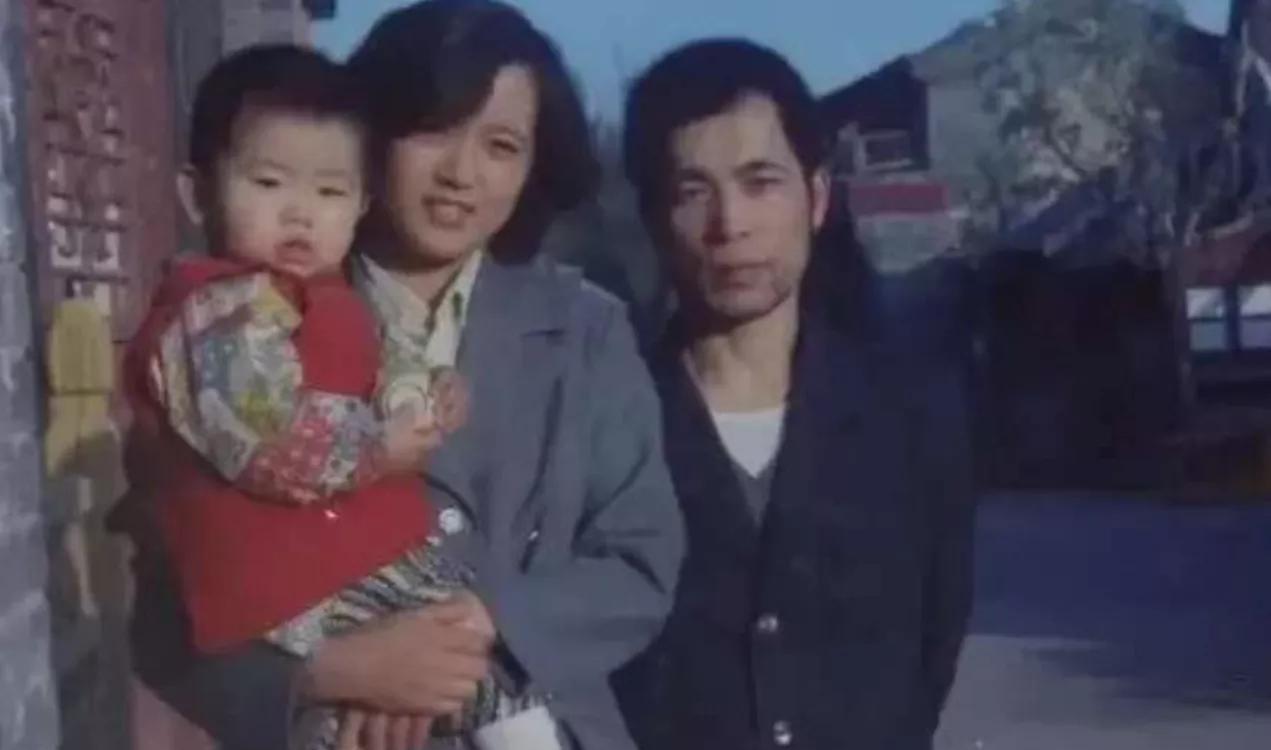 1981年，梁晓声经人介绍与北京姑娘焦丹相亲，谁知一见面梁晓声就对焦丹说：“我每