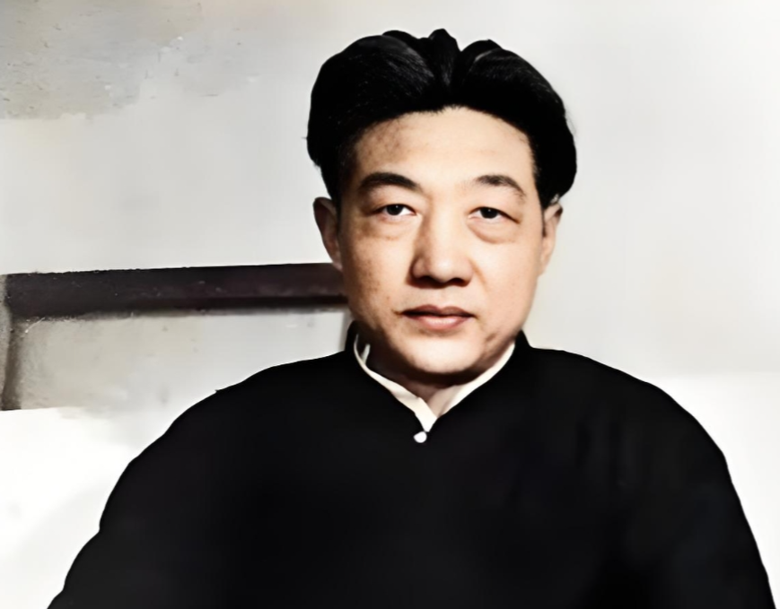 1937年，徐悲鸿在香港时，遇到一个德国人售卖四箱古画，当徐悲鸿看到第三箱时，突