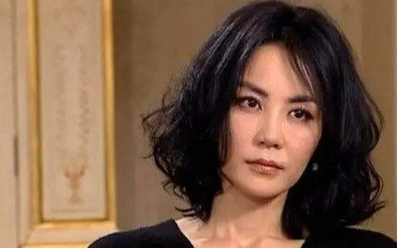2016年知名主持人李蕾在视频中评价了歌手王菲：她虽然有很多人喜欢，但是我要说，