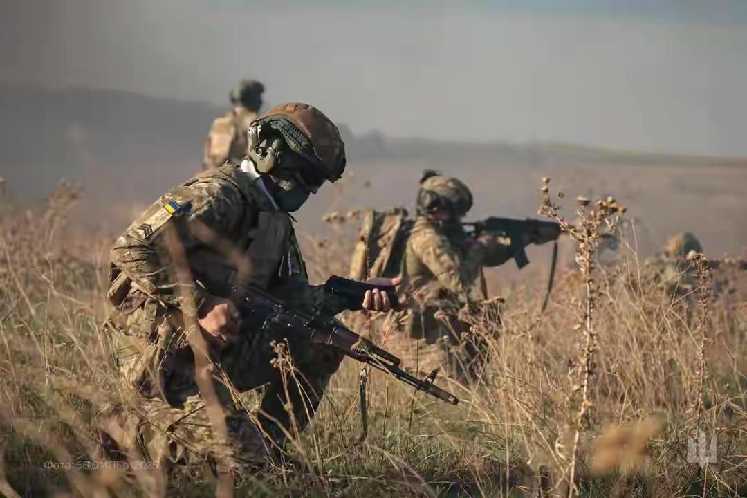 最致命陷阱，西方上当了，1万北约志愿兵被打死：俄军打个痛快仗战火硝烟背后，一场