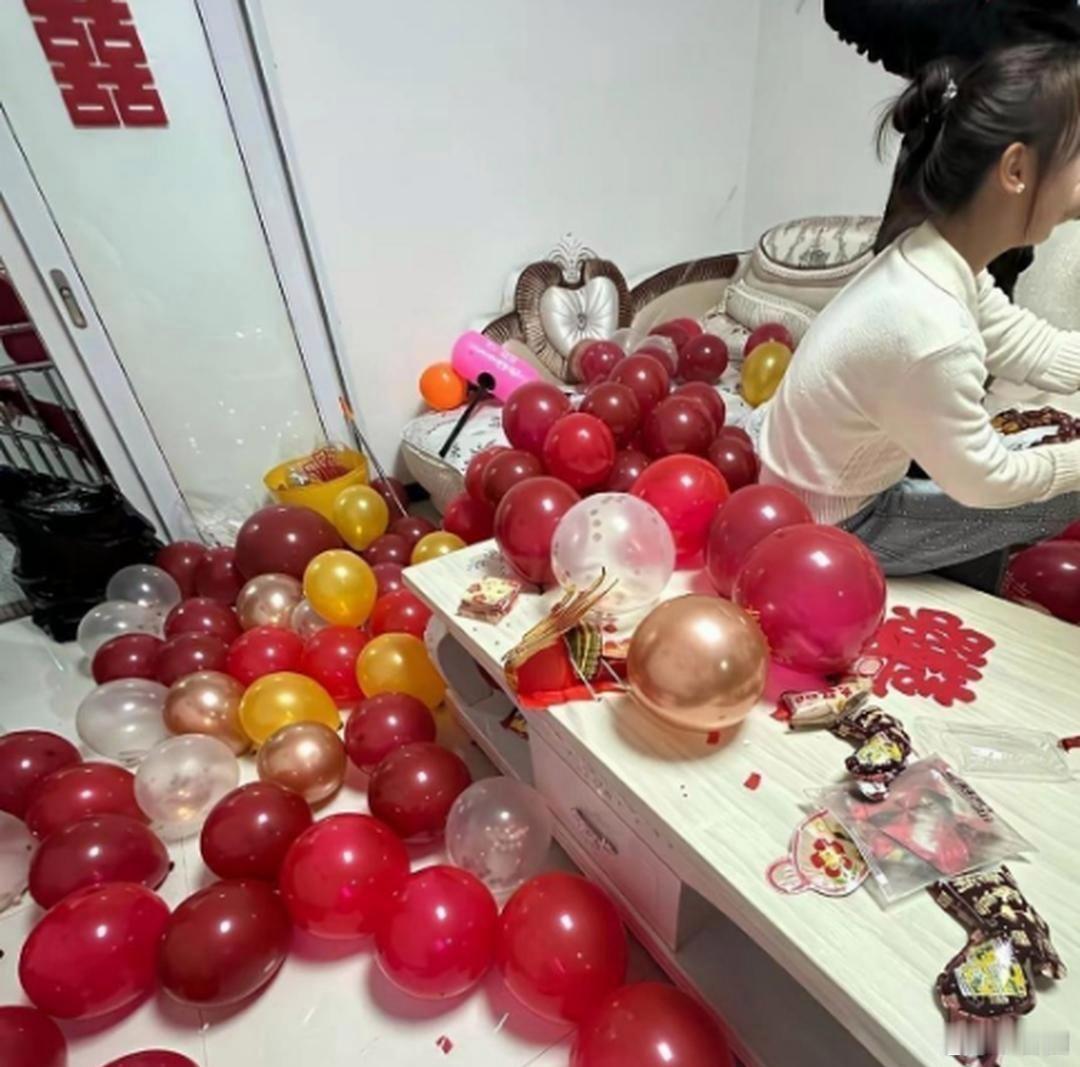 身处北京,有一名女子,她原本不愿结婚。而后,她拿出八十万,与一位英俊小伙约