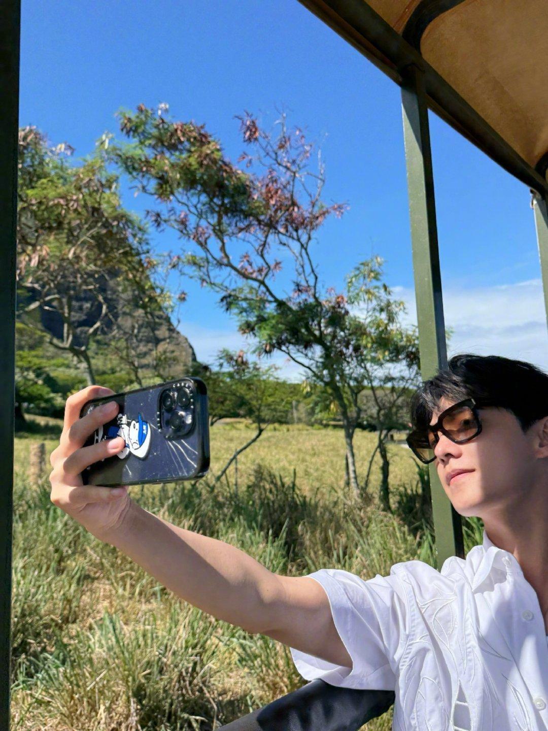 杨洋换了新手机杨洋超帅手机也帅​​​