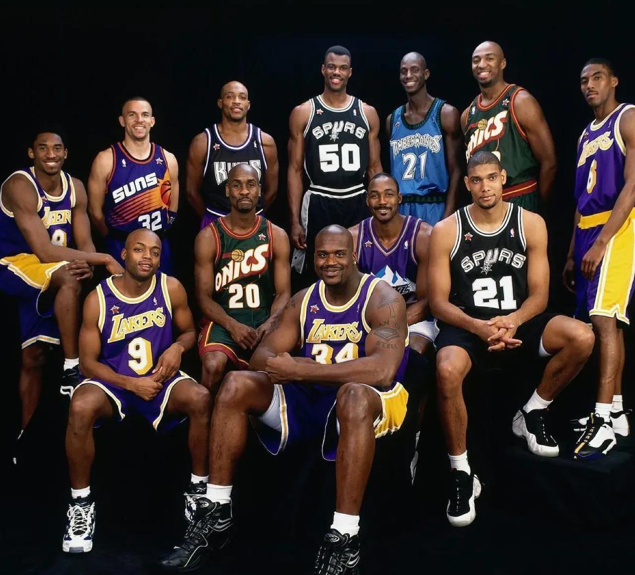 NBA全明星阵容，湖人队够强！当年湖人队4个全明星，可谓是星光耀眼，科比，奥尼