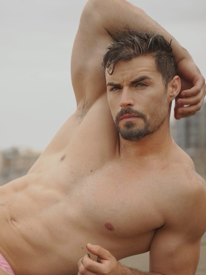 模特:AdrianMedina|📸摄影师:Adriándela