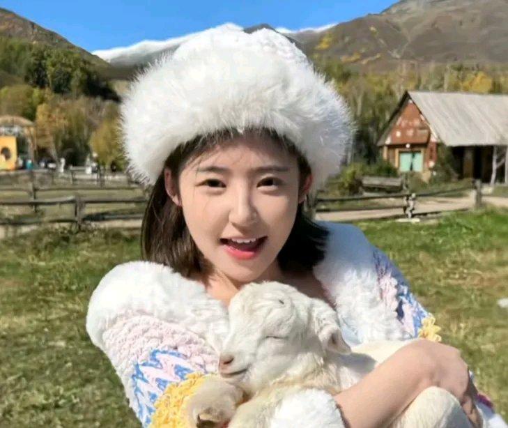 网红黄一鸣又上热搜了，这次是因为分手。这恋情才维持一个月，就匆匆画上句号。11月