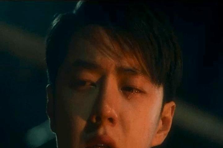 王一博片酬，从8000万直接砍到4600万。剧组省下的钱，花哪儿了？他们搭了