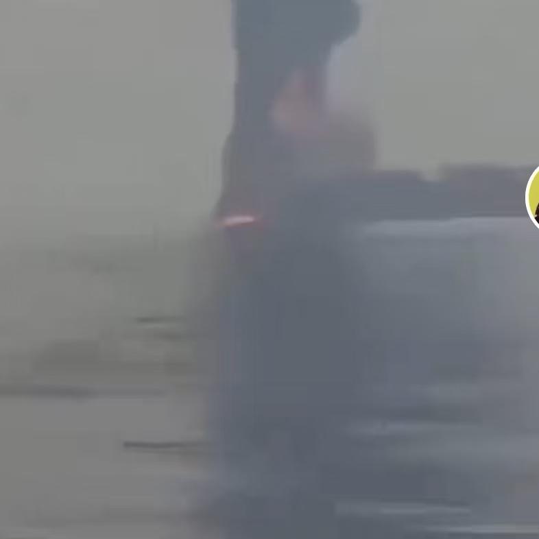 一首游轮。想通过霍尔木斯海峡遭到了袭击。这是一首未经授权的游轮，试图通过霍尔木斯