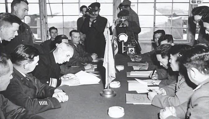 1952年，志愿军战士张文荣被俘后叛变，接受完改造后，他奉命打入志愿军内部做内奸