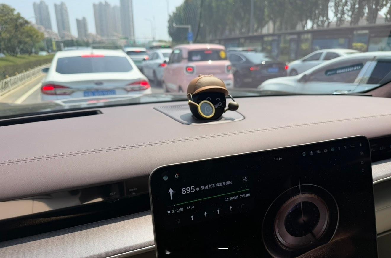 出发，今天带爸妈去崂山吃农家乐！青岛旅游旺季人超级多，路也很堵。这次我是暑假+周