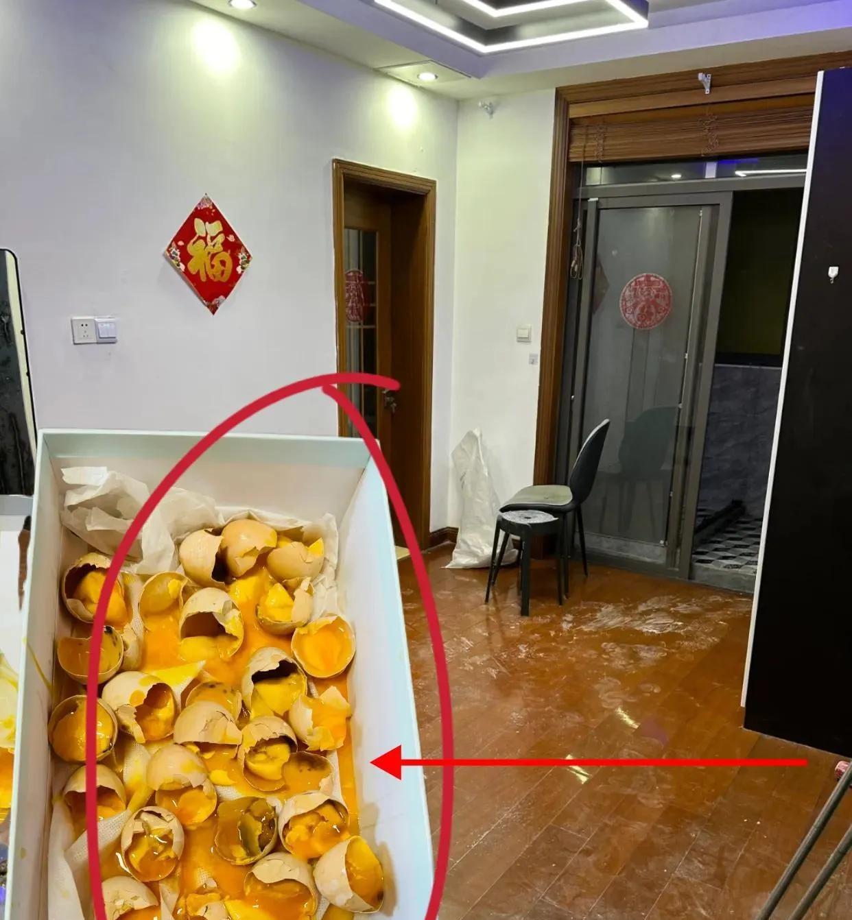 五年前那场租房纠纷可真是绝了！一租客因为房东扣着押金不退，直接整了个生化武器