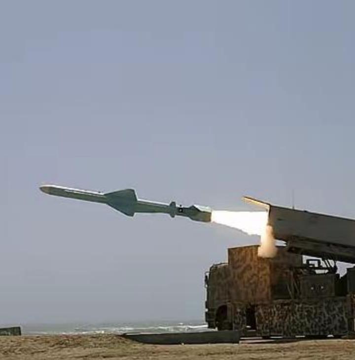 伊朗发出“核弹”级警告，这次伊朗真的疯了，直接把底牌掀了——革命卫队放话：谁敢动