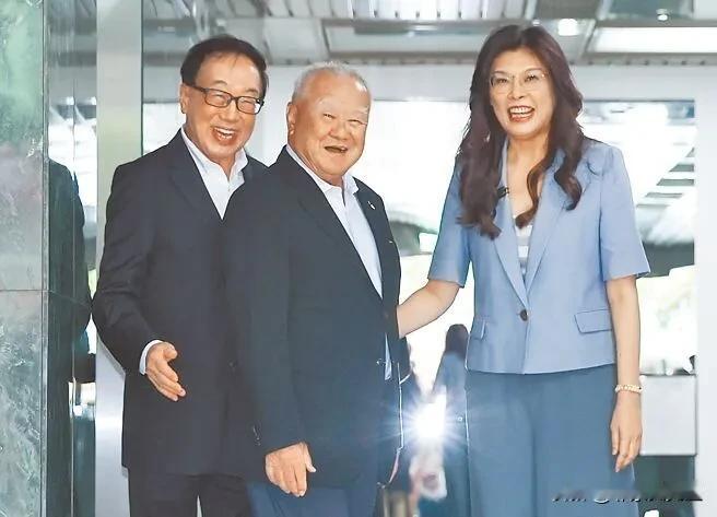 张亚中推王金平参加大陆论坛郝龙斌捐款今天下午第二场辩论登场国民党主席