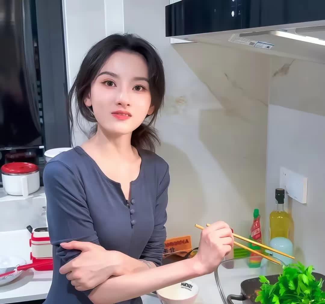 宋祖儿和妈妈一起下厨切片真的是又好笑又美。​
