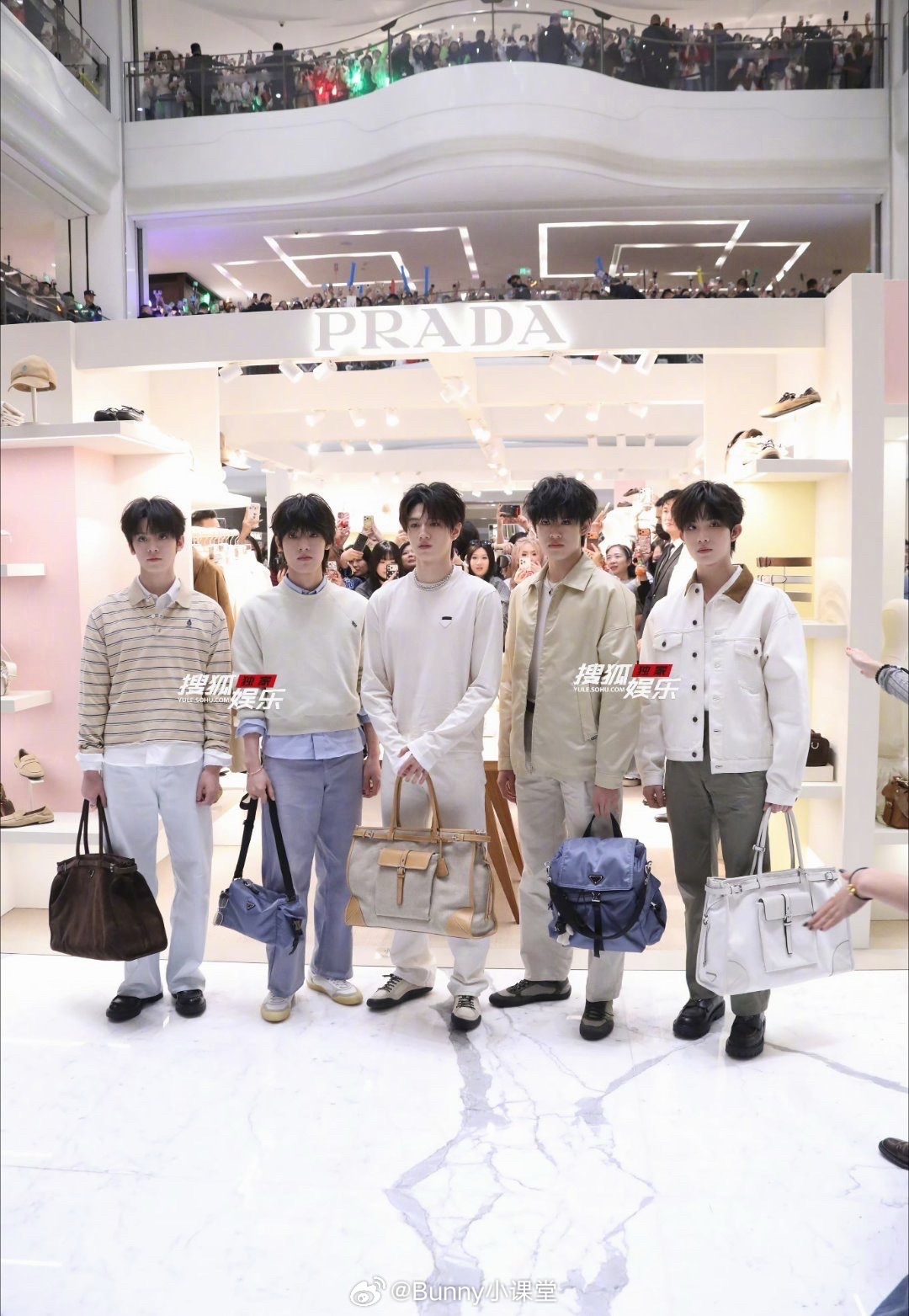 TOP登陆少年今日Prada活动生图，这竟然是线上男团的水平吗……？