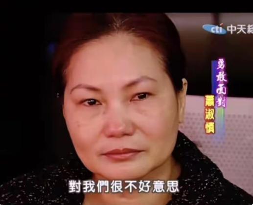 小s真的不用再演悲伤了！真的没人心疼你，是酒不好喝，还是舞不好跳，亦或者是珠
