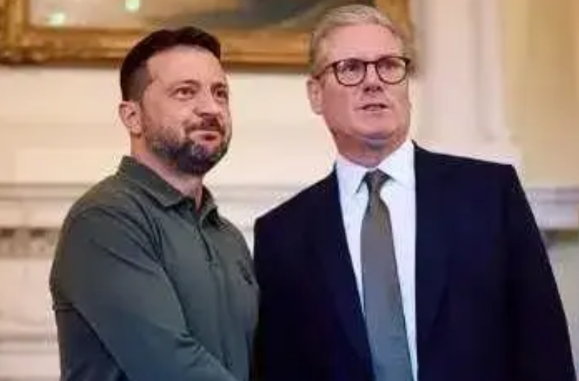 俄外交部怒斥英国'搅屎棍'行径：别挡美俄谈判路！乌克兰危机幕后黑手浮出水面